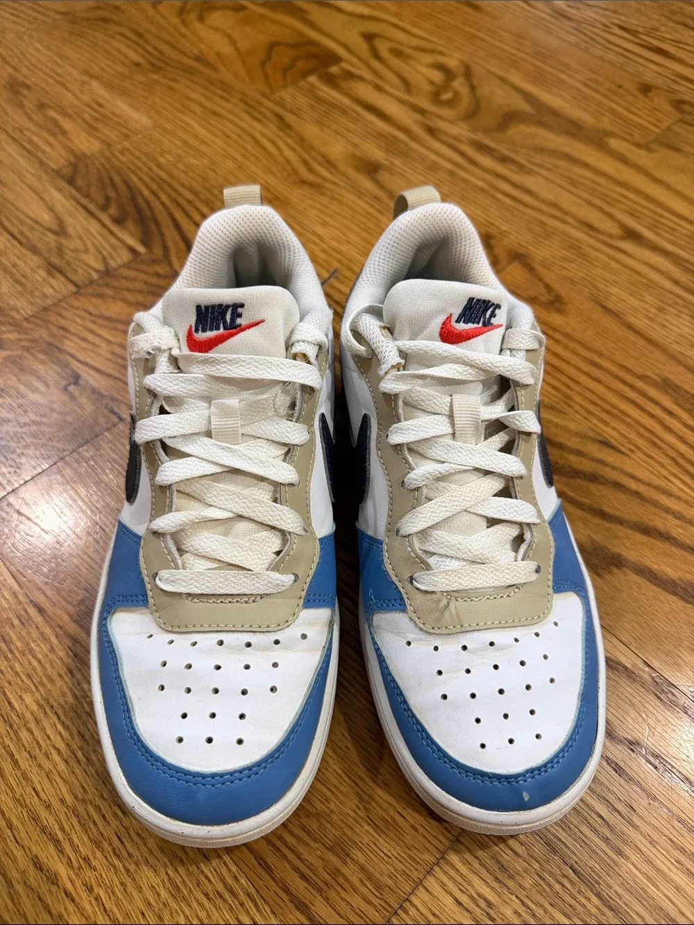 Boy’s Nike Sneakers/Shoes. Size 4Y. Good Condition.